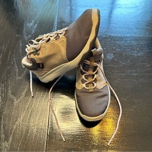 Teva Size 7 Brown Cream Hiking Shoe Water proof Shoe Worn Onxe